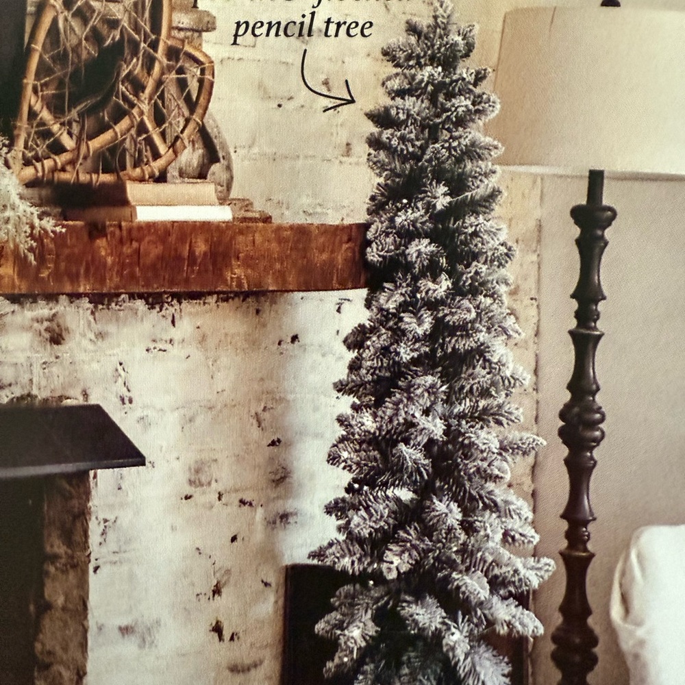 Pre-lit flocked 5' Pencil Christmas Tree - NEW